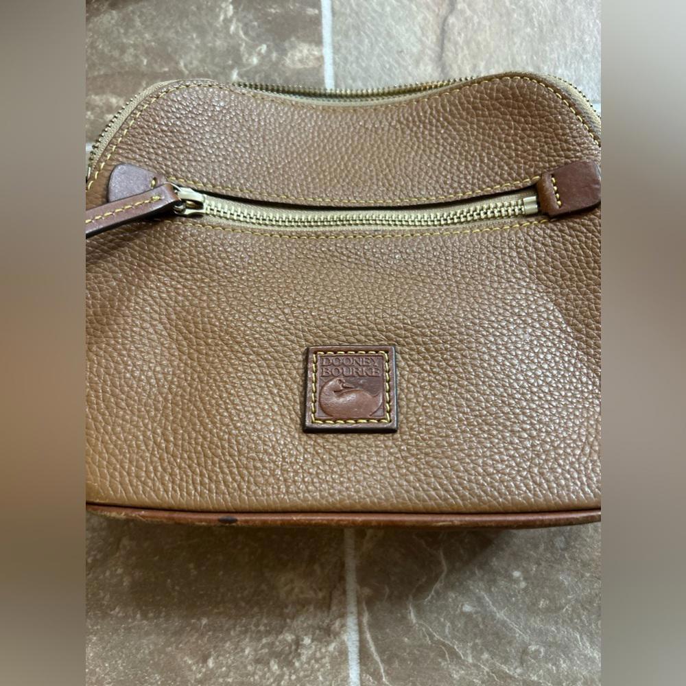 Dooney & Bourke Tan Leather Bag. - Picture 1 of 4